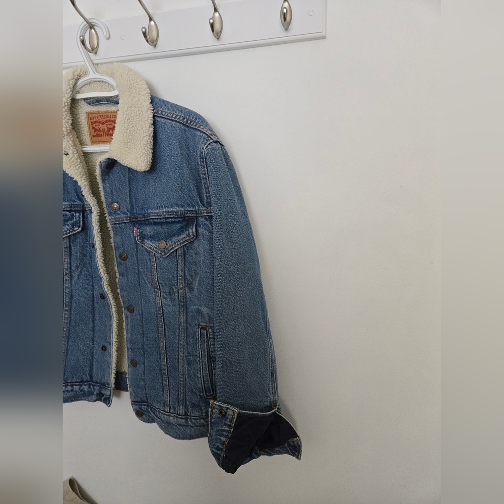 Levi's Classic Blue Denim Jacket with Cream Sherpa - Picture 3 of 6